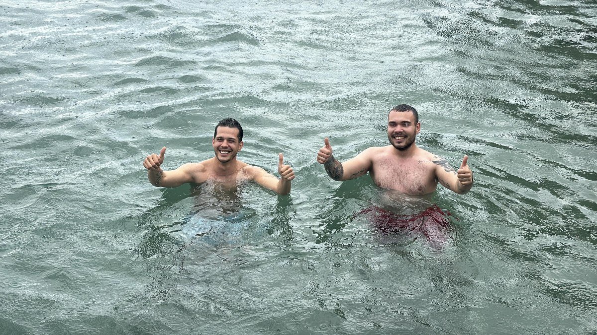 Muğla’da kuvvetli sağanak sırasında denize girdiler
