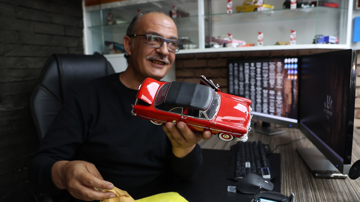 Konya’da 25 yılda 259 model otomobili koleksiyonuna ekledi