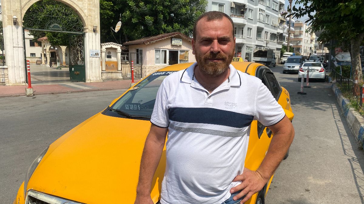 Mersin’de kahraman taksici insanların üzerine giden otomobili durdurdu