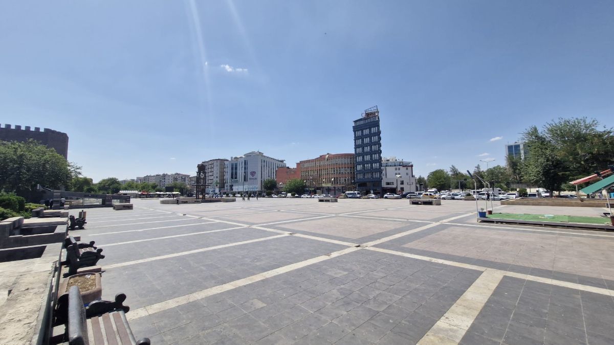Diyarbakır’da termometreler 45 dereceyi gösteriyor: Cadde ve sokaklar boş kaldı